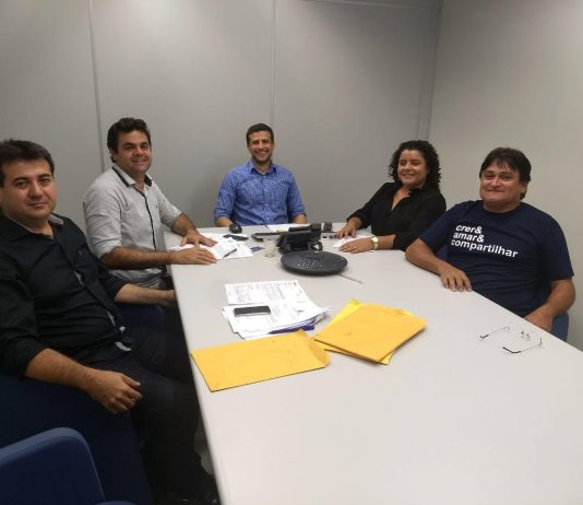 Prefeito assina contratos com o governo Federal no valor de quase três milhões e setecentos mil reais