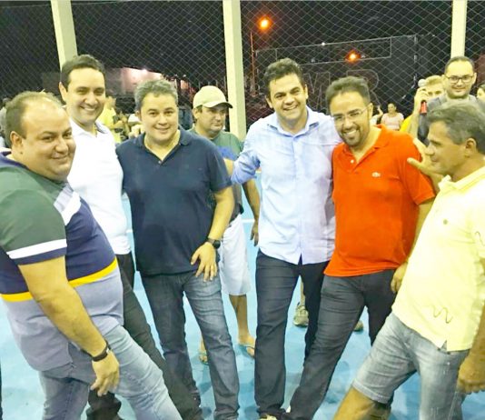 Prefeito de São Bento inaugura quadra de esportes na comunidade de Barra de Cima