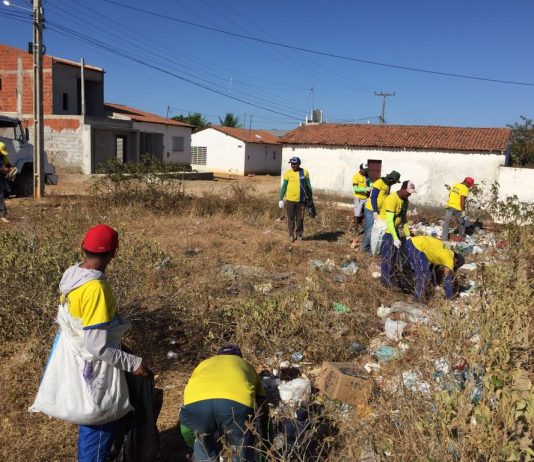 Prefeitura realiza mutirão de limpeza em terrenos baldios nos bairros Loteamento Portal e Belarminio Lucio