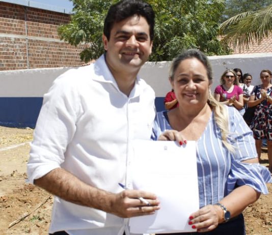Prefeito de São Bento assina Ordem de Serviço para construção de Quadra Esportiva, Reforma de Escola e Entrega de Ônibus Escolares