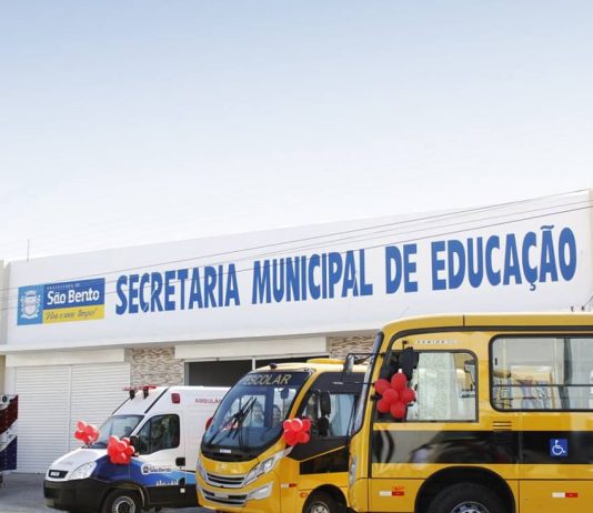 Prefeito de São Bento inaugura nova Sede da Secretaria de Educação e entrega mais três transportes à população