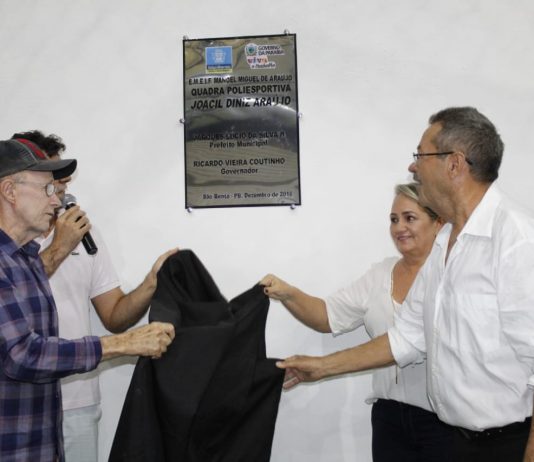 Prefeito Jarques entrega Quadra Poliesportiva e três veículos a população de São Bento