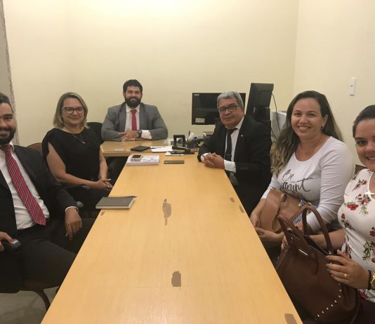 Secretaria de Assistência Social se reúne com Ministério Público e Poder Judiciário para tratar da instalação da Casa do Idoso