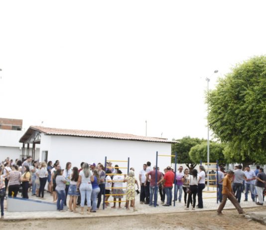 Prefeito Jarques entrega academia de saúde no bairro Loteamento Portal