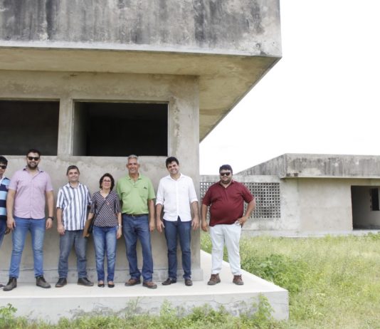 Prefeito Jarques Lúcio acompanha visita técnica de engenheiros em obra do Hospital e ressalta empenho da gestão