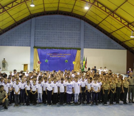 Prefeitura de São Bento entrega uniformes, instrumentos musicais e tabletes a alunos do Projeto Patrulha Mirim Solidária