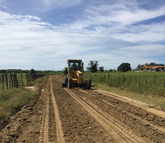 Prefeitura inicia trabalho de recuperação e terraplanagem de estrada no Sítio Genipapo dos Lúcios