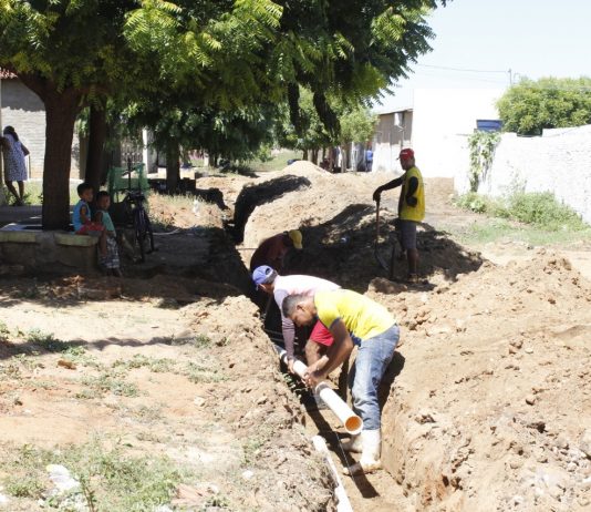 Secretaria de Infraestrutura inicia implantação de rede de esgotamento sanitário em ruas do bairro Boa Esperança