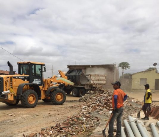 Secretaria de Infraestrutura intensifica serviços de limpeza e revisão de iluminação pública no distrito de Barra de Cima