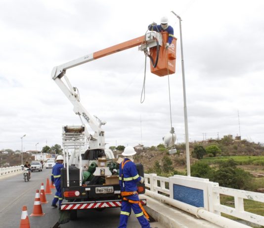 Município conclui implantação de iluminação em LED de Ponte sobre o Rio Piranhas