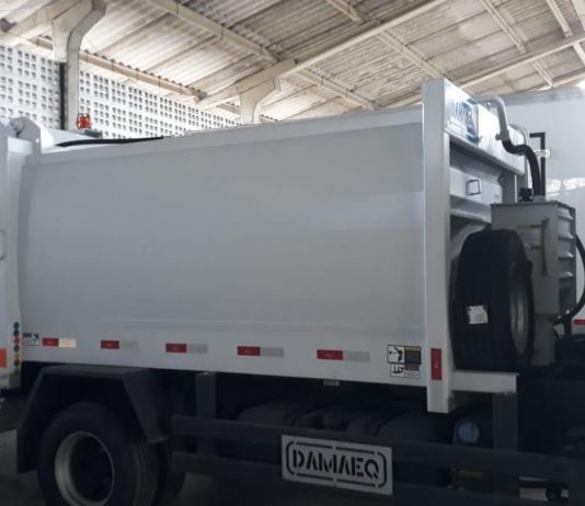 Município adquire caminhão compactador para serviço de coleta de resíduos