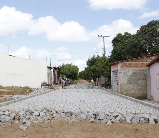 Prefeito Jarques Lúcio anuncia início de nova etapa de pavimentação de ruas no Bairro Loteamento Portal
