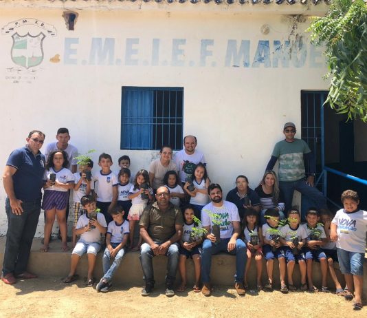 Prefeito Jarques Lúcio realiza plantio de mudas no Sítio Riachão