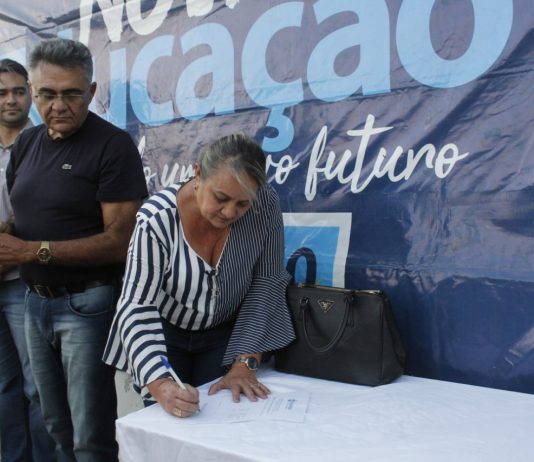 Prefeita Joseilma Resende assina ordem de serviço de construção de quadra e modernização da Escola Martiniano Moreira Dantas
