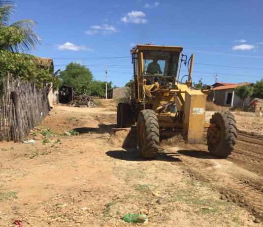 Secretaria de Infraestrutura segue com cronograma de terraplanagem no Belarmino Lúcio e Afonso Manoel