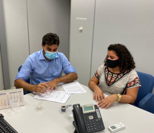 Jarques Lúcio assina contrato para pavimentação de seis ruas nos bairros Loteamento Portal e Belarmino Lúcio