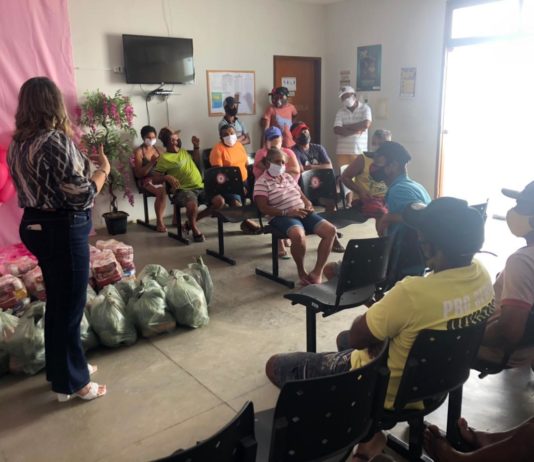 Prefeitura de São Bento distribui cestas básicas com famílias de catadores de materiais recicláveis