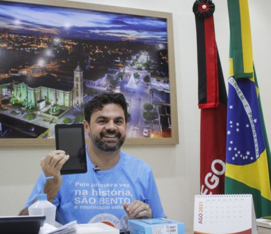 Prefeito de São Bento anuncia entrega de mais de quatro mil tablets a alunos do Fundamental I e II