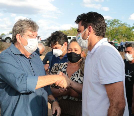 Prefeito Jarques Lúcio recebe e acompanha o governador João Azevêdo durante visita a diversas obras em São Bento e Catolé do Rocha