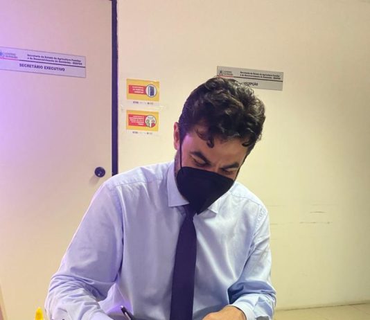 Prefeito de São Bento assina Termo de Adesão ao Garantia-Safra 2021/2022