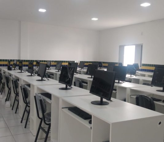 Prefeitura de São Bento começa entrega de 750 equipamentos de informática em todas as escolas do município