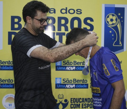 Prefeito de São Bento participa da final da Copa dos Bairros de Futsal