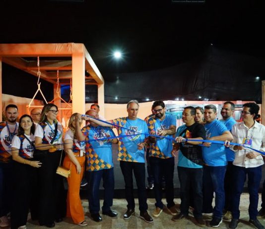 Cantor Bell Marques atrai multidão durante abertura das Feiras EXPOTÊXTIL e FENEMP em São Bento, no Sertão da Paraíba