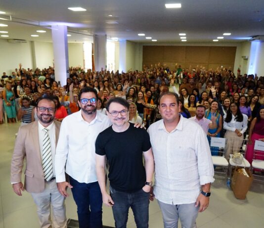 Palestra com Rossandro Klinjey marca 2º dia da Jornada Pedagógica promovida pela Prefeitura de São Bento
