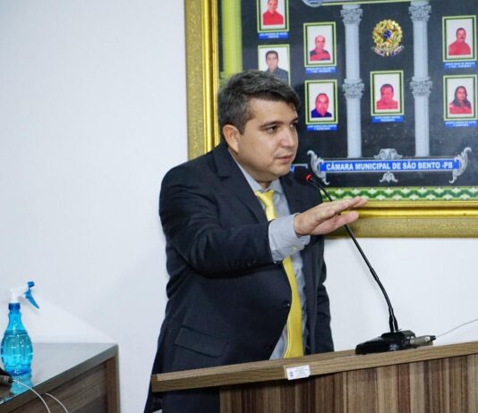 Gerfeson Carnaúba é empossado como novo prefeito de São Bento para a gestão 2025-2028