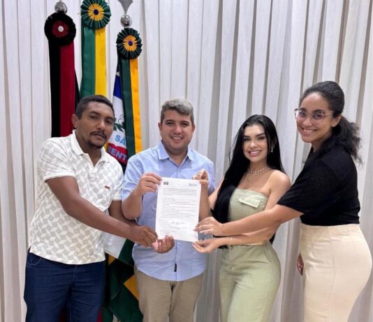 Prefeito de São Bento Gerfeson Carnaúba assina 8ª Edição do Programa Prefeito Amigo da Criança