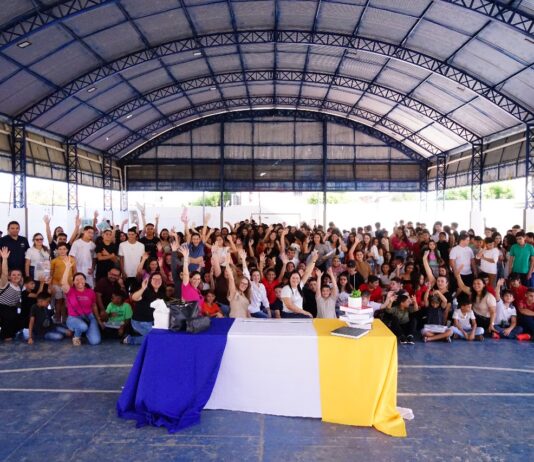 Prefeitura Municipal de São Bento distribui Kits Escolares com estudantes no 1º dia de aula do ano letivo 2025