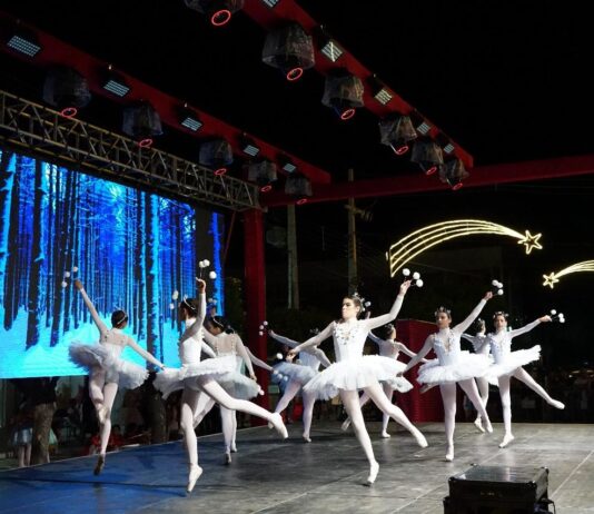 Terceira noite do Natal em São Bento é marcada por espetáculo de Ballet que encanta multidão